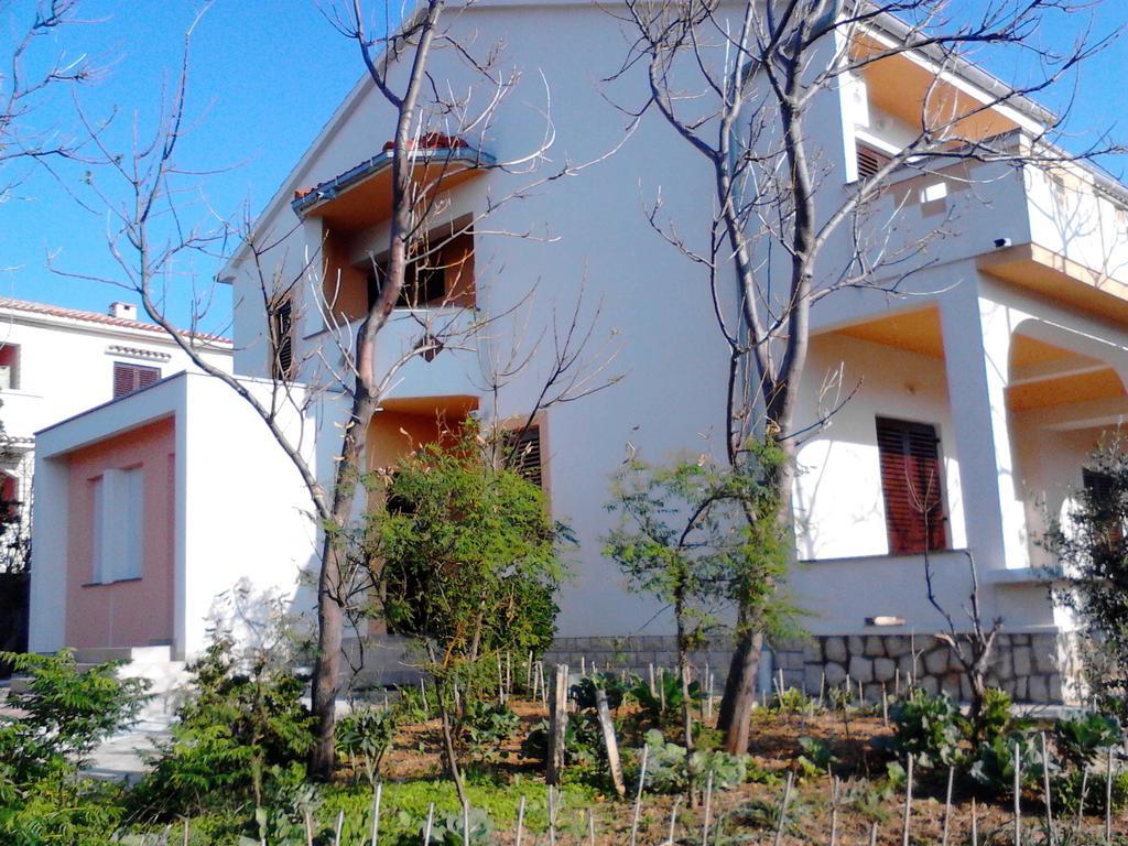Apartments Kresimir Beauty With Shadow Trees And Parking Place Pag Town Pokój zdjęcie